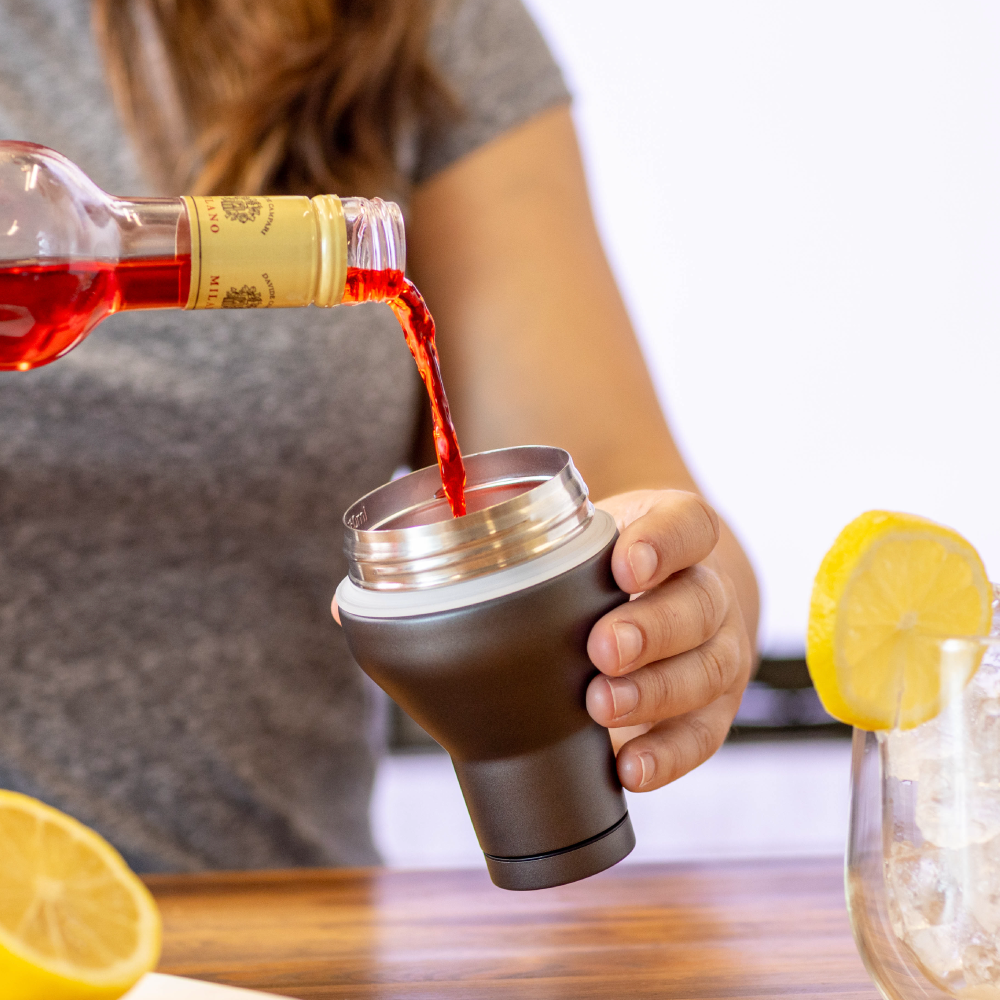 cocktail-shaker-lid-f6 Cocktail_Shaker_lifestyle_2_b714e13d-dd84-4844-956f-11cddc294041.png
